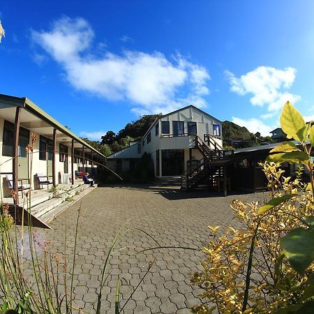 Stewart Island Backpackers Hostel Half-moon Bay Exterior photo