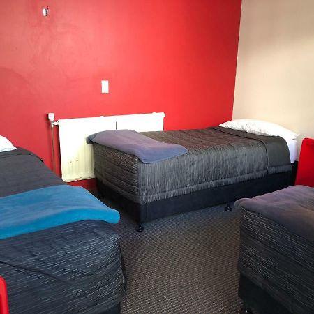 Stewart Island Backpackers Hostel Half-moon Bay Exterior photo