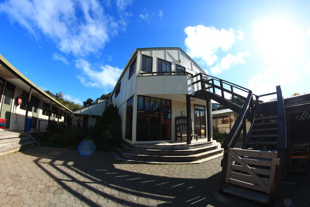 Stewart Island Backpackers Hostel Half-moon Bay Exterior photo