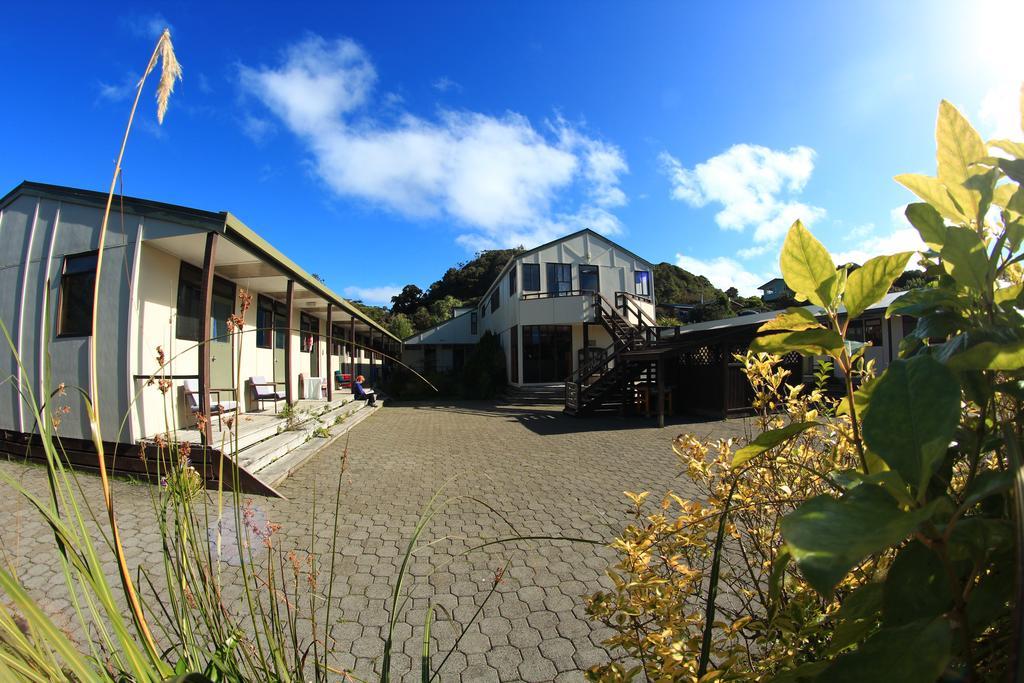Stewart Island Backpackers Hostel Half-moon Bay Exterior photo