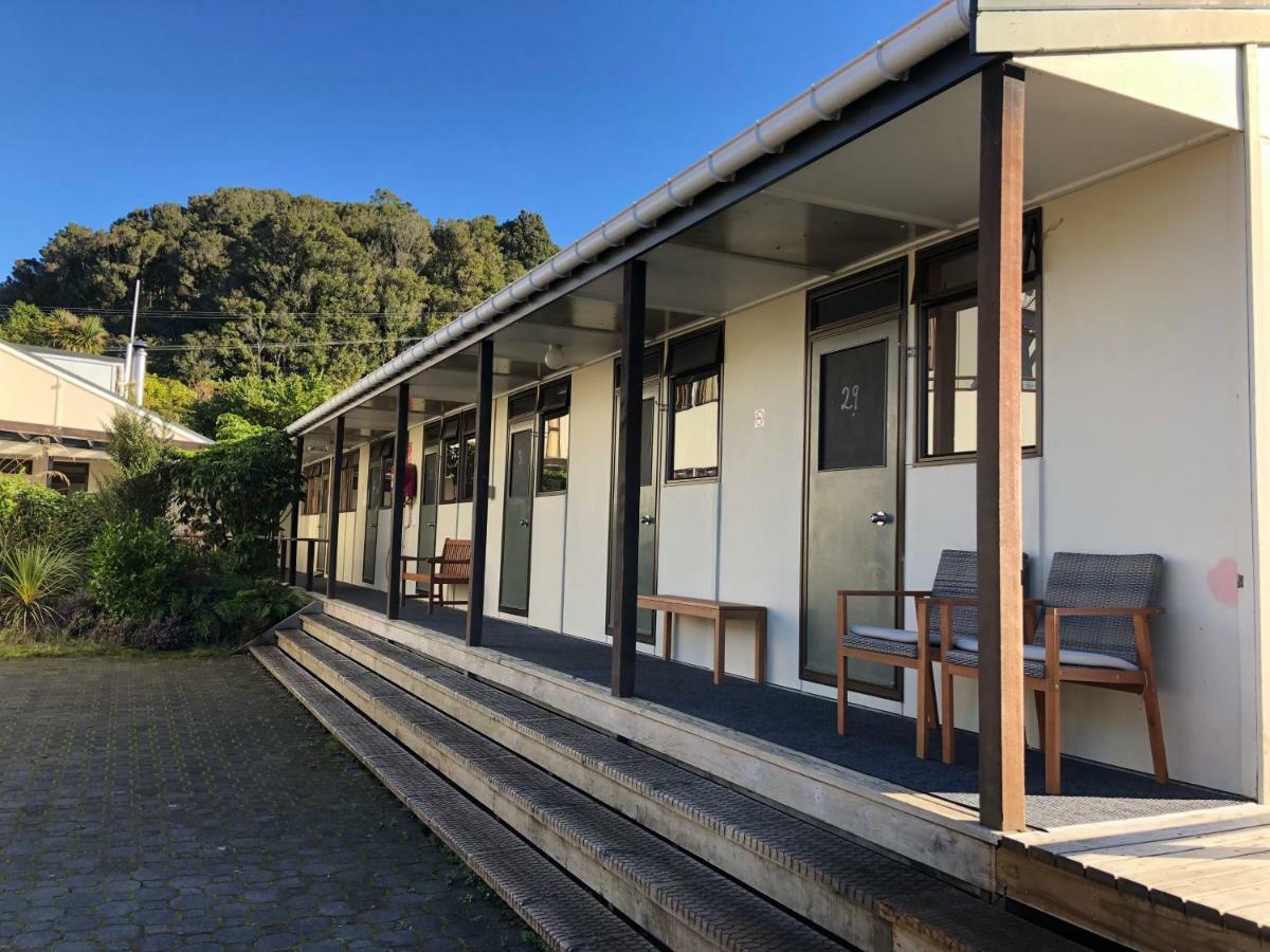 Stewart Island Backpackers Hostel Half-moon Bay Exterior photo