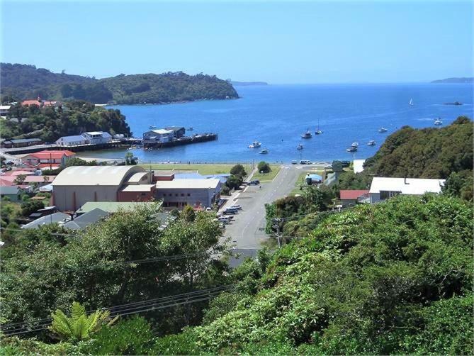 Stewart Island Backpackers Hostel Half-moon Bay Exterior photo