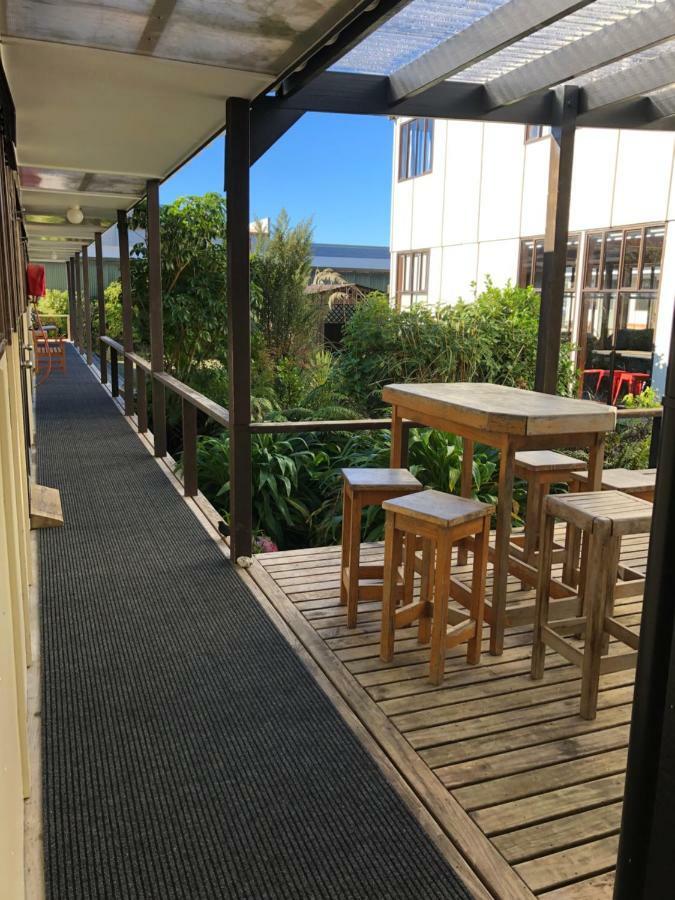 Stewart Island Backpackers Hostel Half-moon Bay Exterior photo